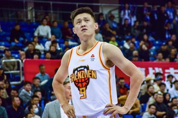 教練教你打籃球！周鵬13中10砍24分&生涯總得分升歷史第十三！